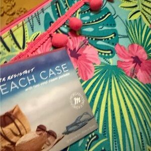 Tropical Print Water-Resistant Travel Bag